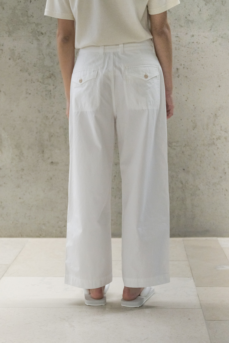 girls of dust w-field chino white