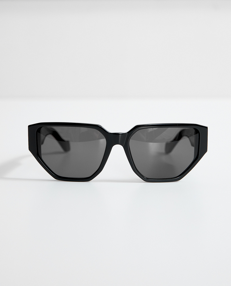 tol eyewear in a corner noir