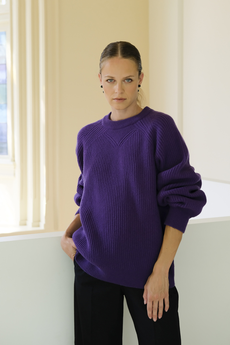 girls of dust crew neck sweater violet