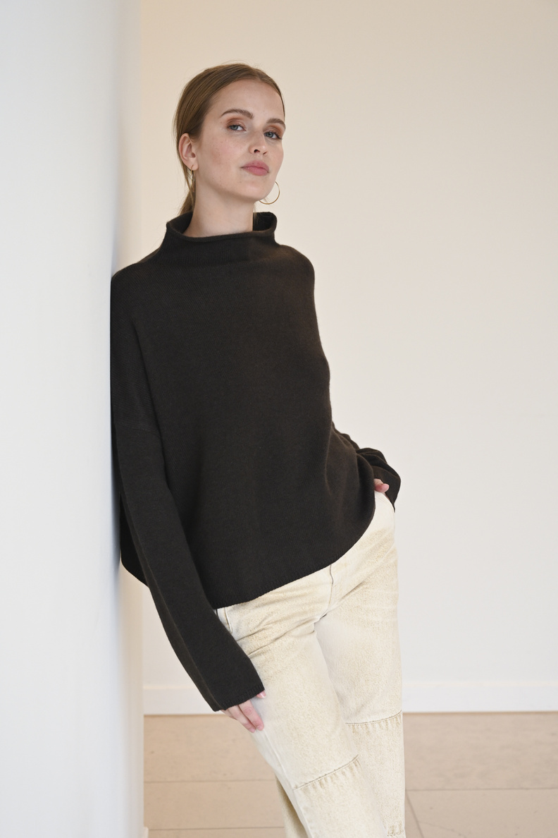 lisa yang sandy sweater wood