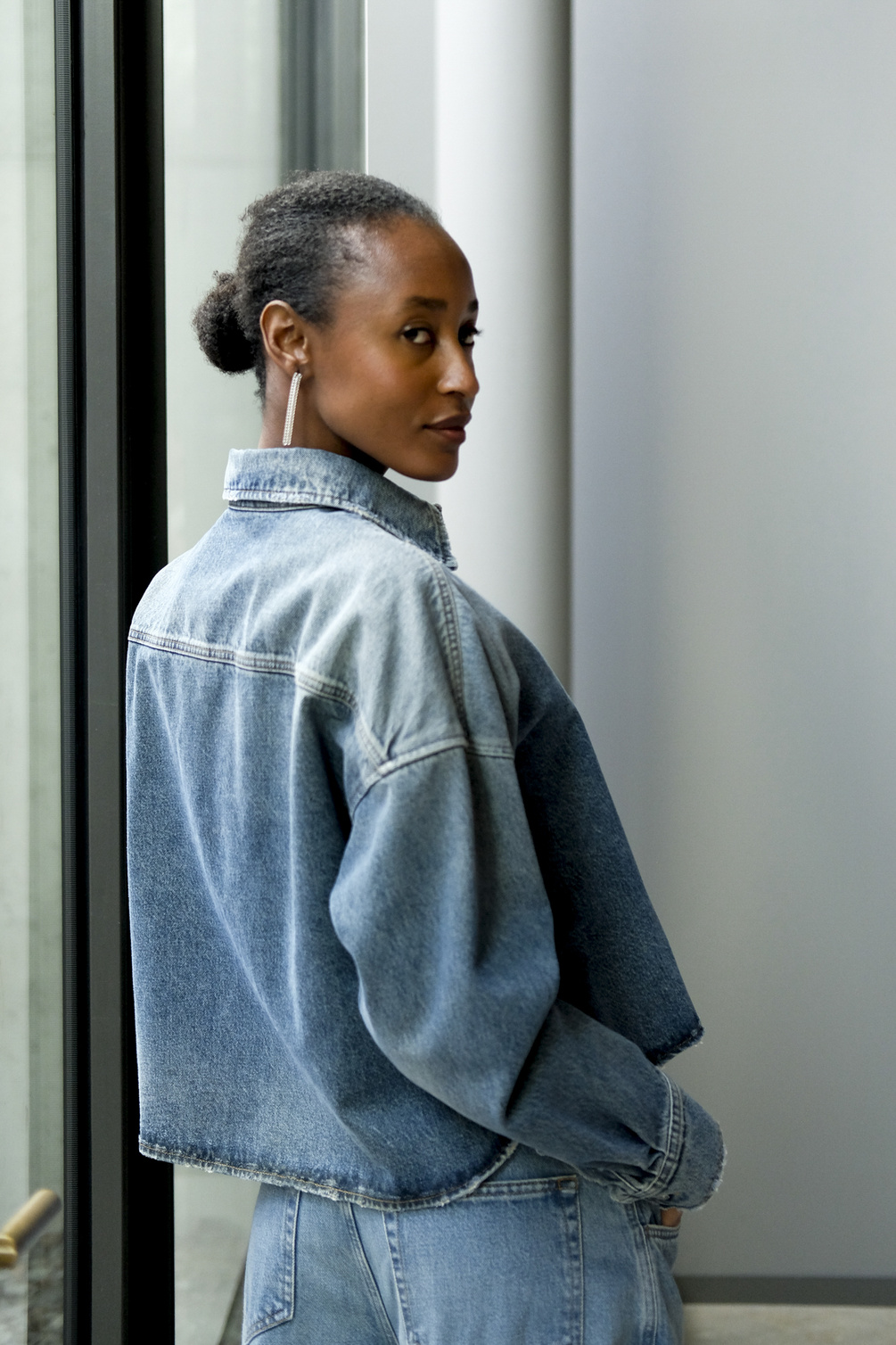 closed boxy cropped shirt mid blue