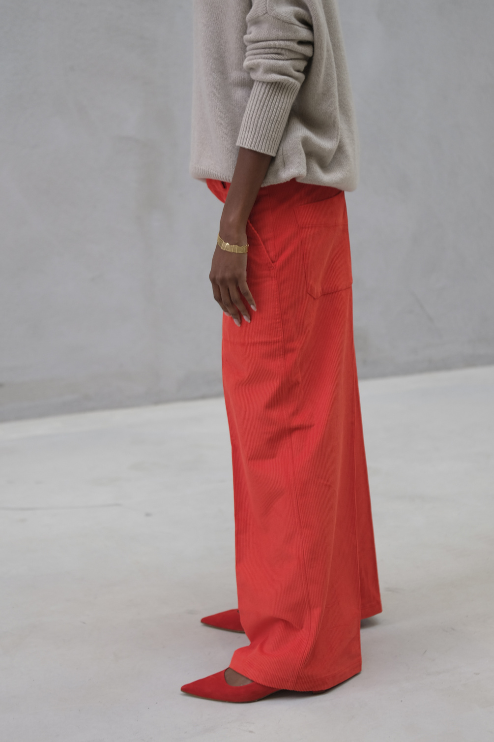 closed wystan trouser hibiscus red