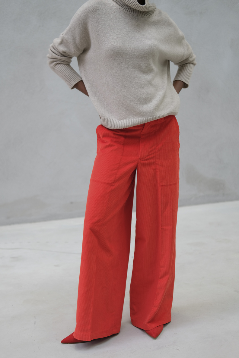 closed wystan trouser hibiscus red