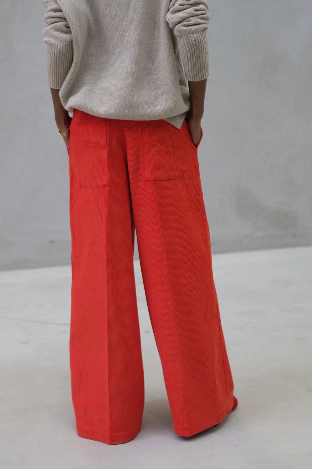 closed wystan trouser hibiscus red