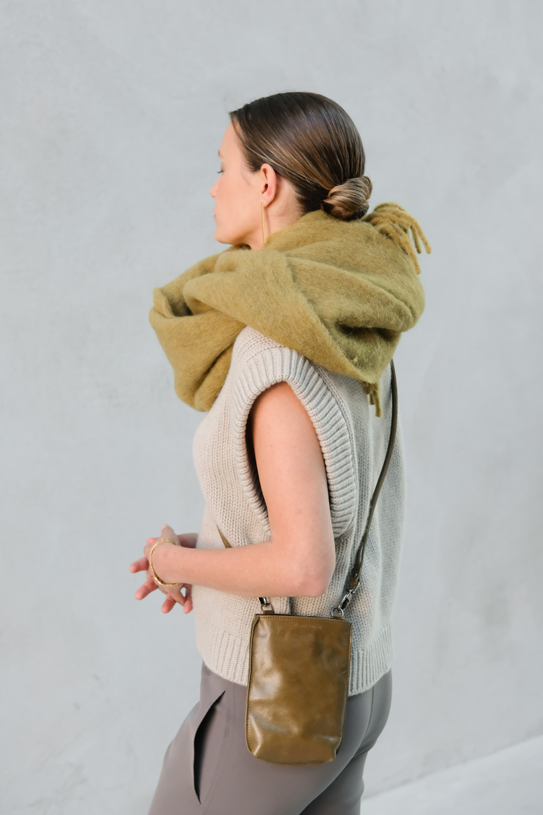 ellen truijen mobile sleeve astro olive