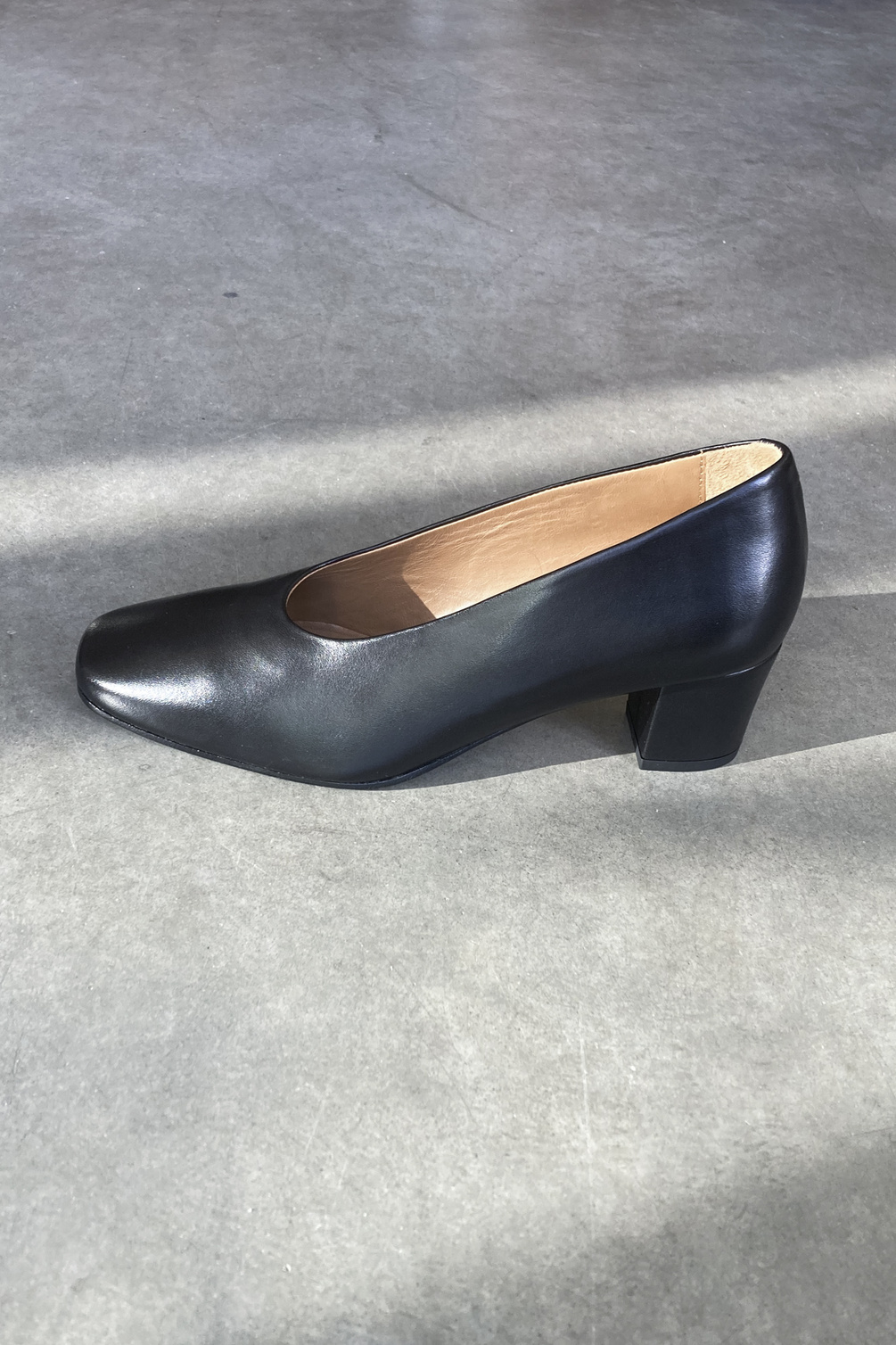 anne thomas pavlova pump black