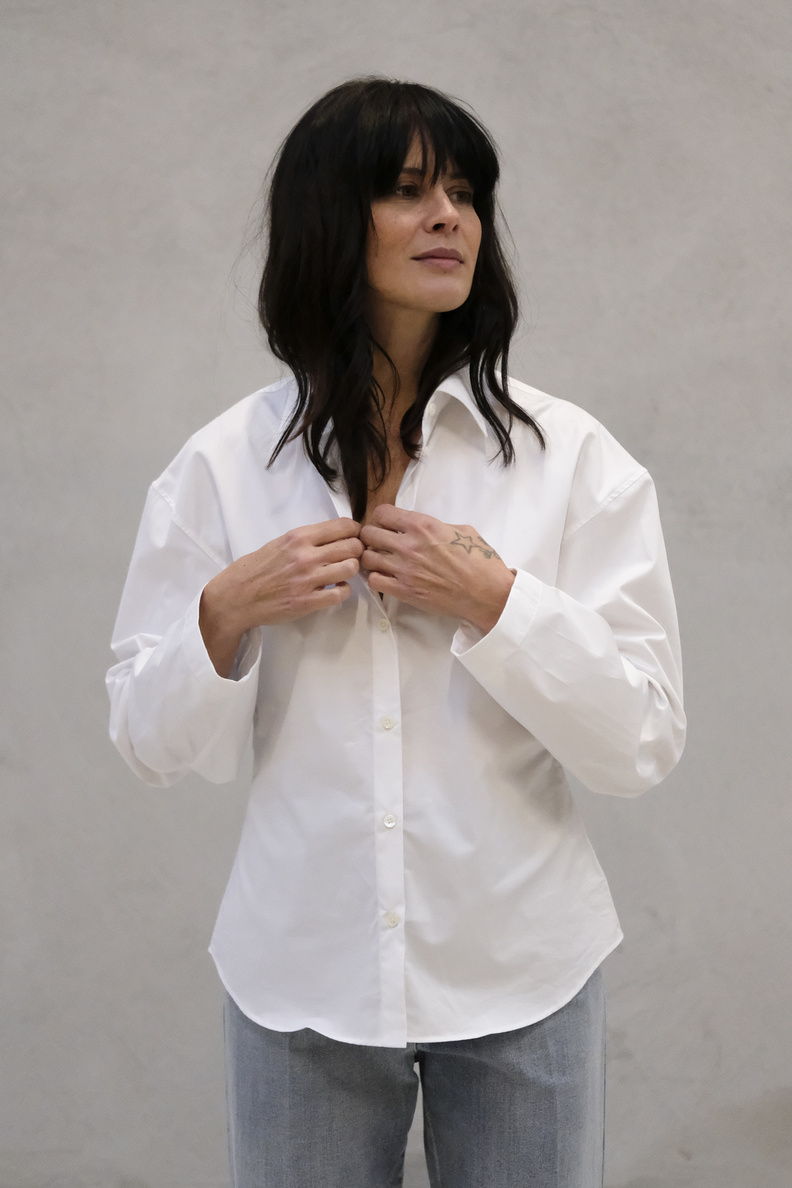 closed pleated sleeve shirt white