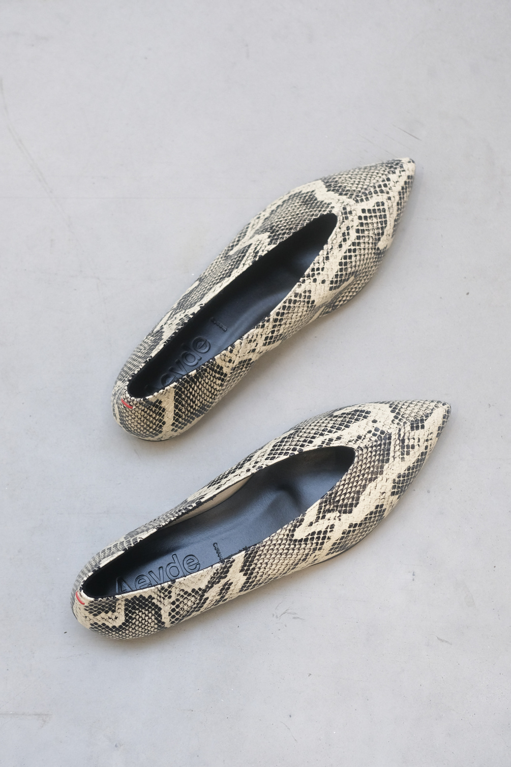 aeyde moa snake print leather creamy