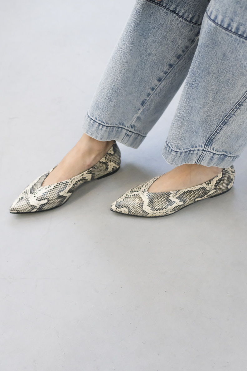 aeyde moa snake print leather creamy