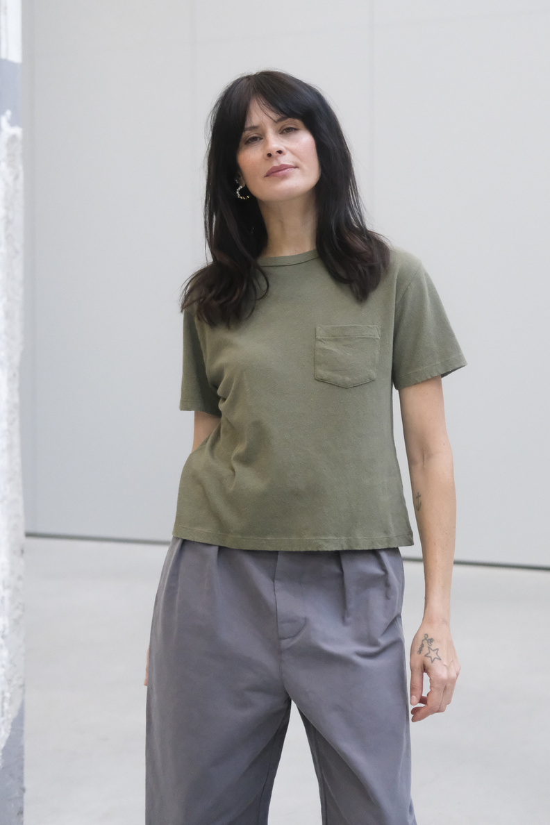 girls of dust pocket tee litchen