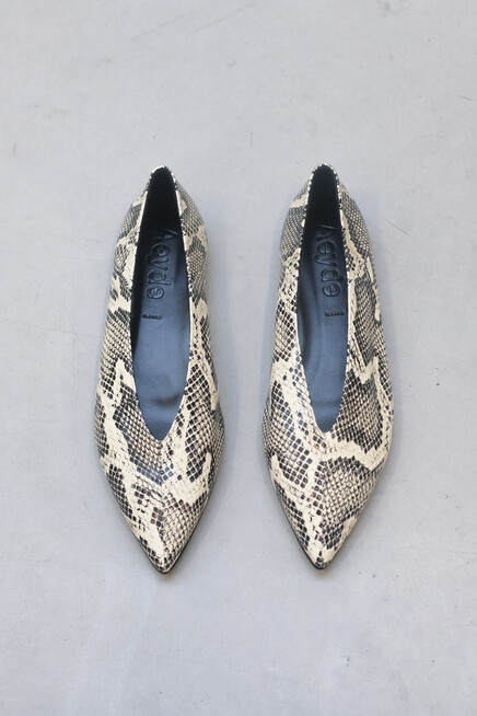 aeyde moa snake print leather creamy